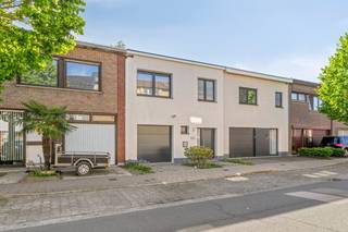 In de Dahliastraat 123 in Gent vindt u deze ruime en deels gerenoveerde woning, die zich in goede staat bevindt en heel wat troeven te bieden...