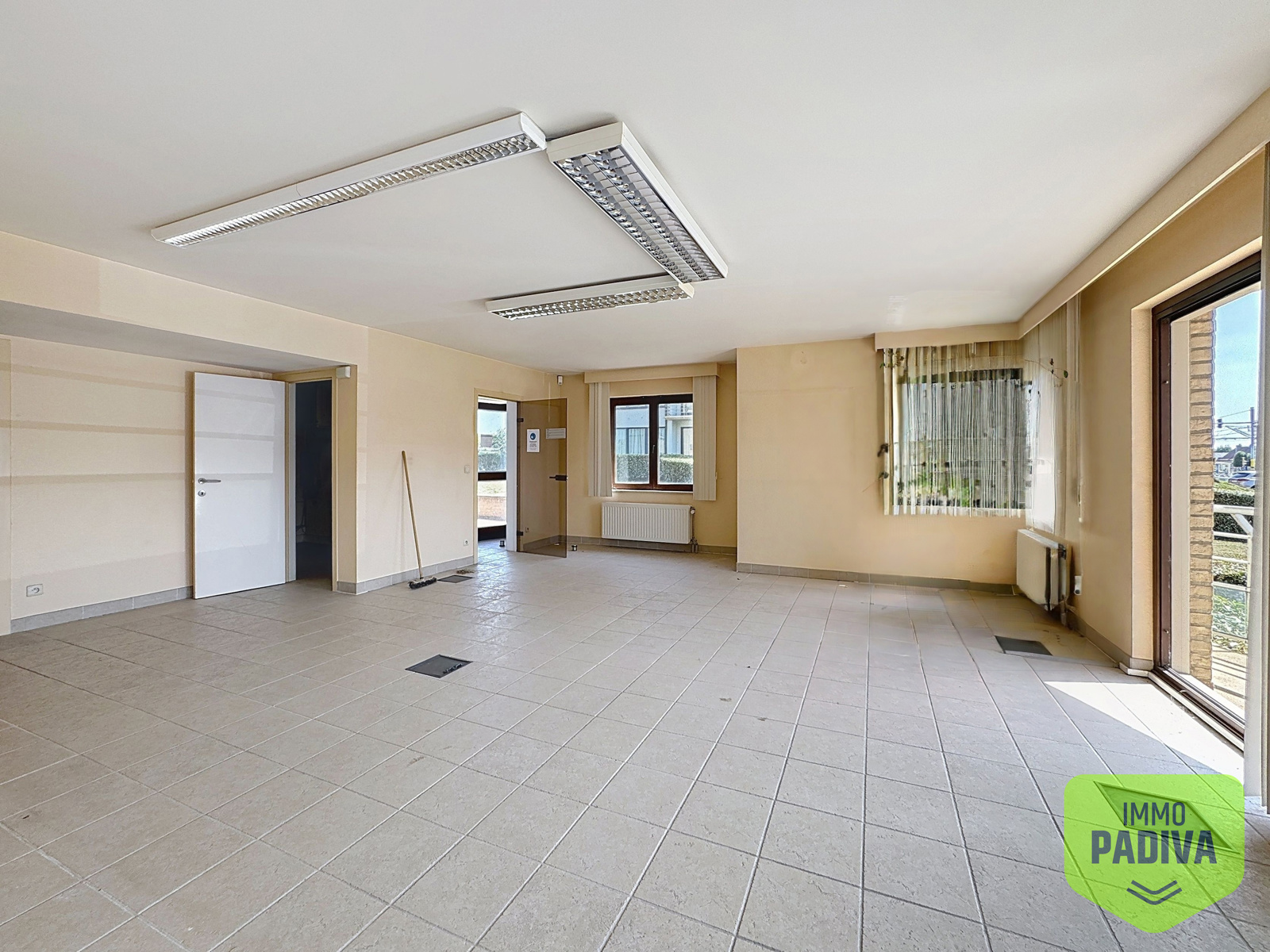 Ruim gelijkvloers appartement/kantoor op toplocatie in Nieuwpoort-Bad - foto 4