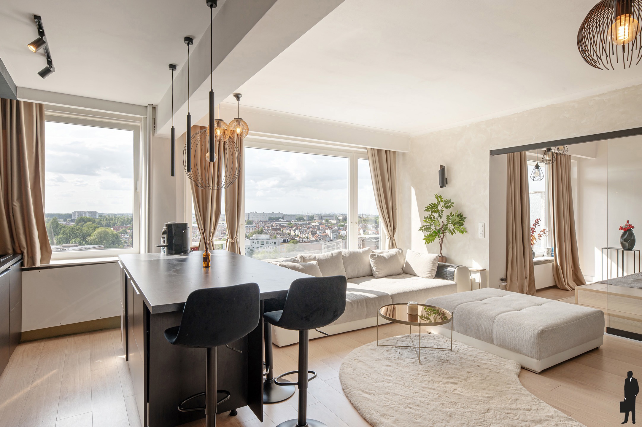 Gerenoveerd 2 slaapkamer appartement met loft-feeling, panoramisch uitzicht en vlakbij de stad!  - foto 1