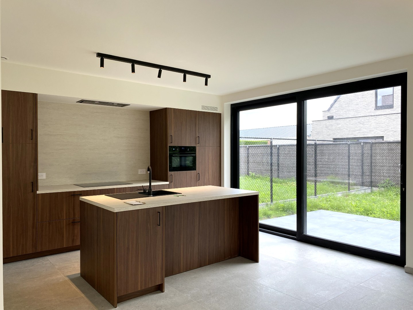 NIEUWBOUWPROJECT MET 2 INSTAPKLARE NIEUWBOUWWONINGEN MET 3 SLPKS | TUIN EN CARPORT - foto 5