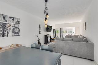 Edegem - lichte halfopen gezinswoning met 2/3 slaapkamers, oprit , garage en tuin, gelegen in de gegeerde kindvriendelijke woonwijk Molenveld. In de...