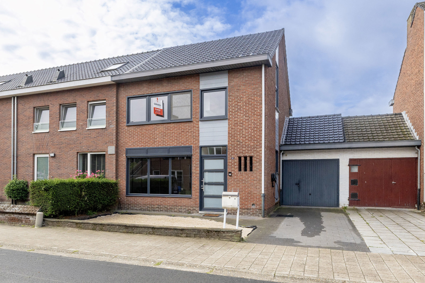 Gerenoveerde gezinswoning met garage op centrale locatie - foto 1