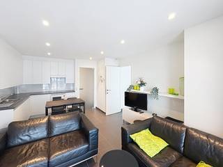 Spacious 1-bedroom apartment located right in the center of Nieuwpoort-Bad, Lombardsijdestraat 10 in Residentie Lotus 4. This apartment is within walking distance of the Zeedijk, public transport and the shopping street. Bicycle storage in the building.Layout:- entrance hall- living room with open kitchen (21 m²) with dishwasher, ceramic hob, fridge with freezer- terrace (5 m²)- bathroom (5 m²) with bath, shower, sink with washbasin- separate toilet- bedroom (9 m²) with access to the terraceFree from 01/01/2024General costs: 90 euro per monthPossibility to rent an additional garage at 100 euro/month.Pluses:- possibility to rent an additional garage- basement storage- very central location near shops and the ZeedijkAre you interested in this property for rent in Nieuwpoort? Go to the website www.dewaele.com, click on the property you want to rent. Via the red button “request your visit”, we ask you to fill out a profile briefly. After that, we will contact you for a visit. Appointments cannot be made by phone.