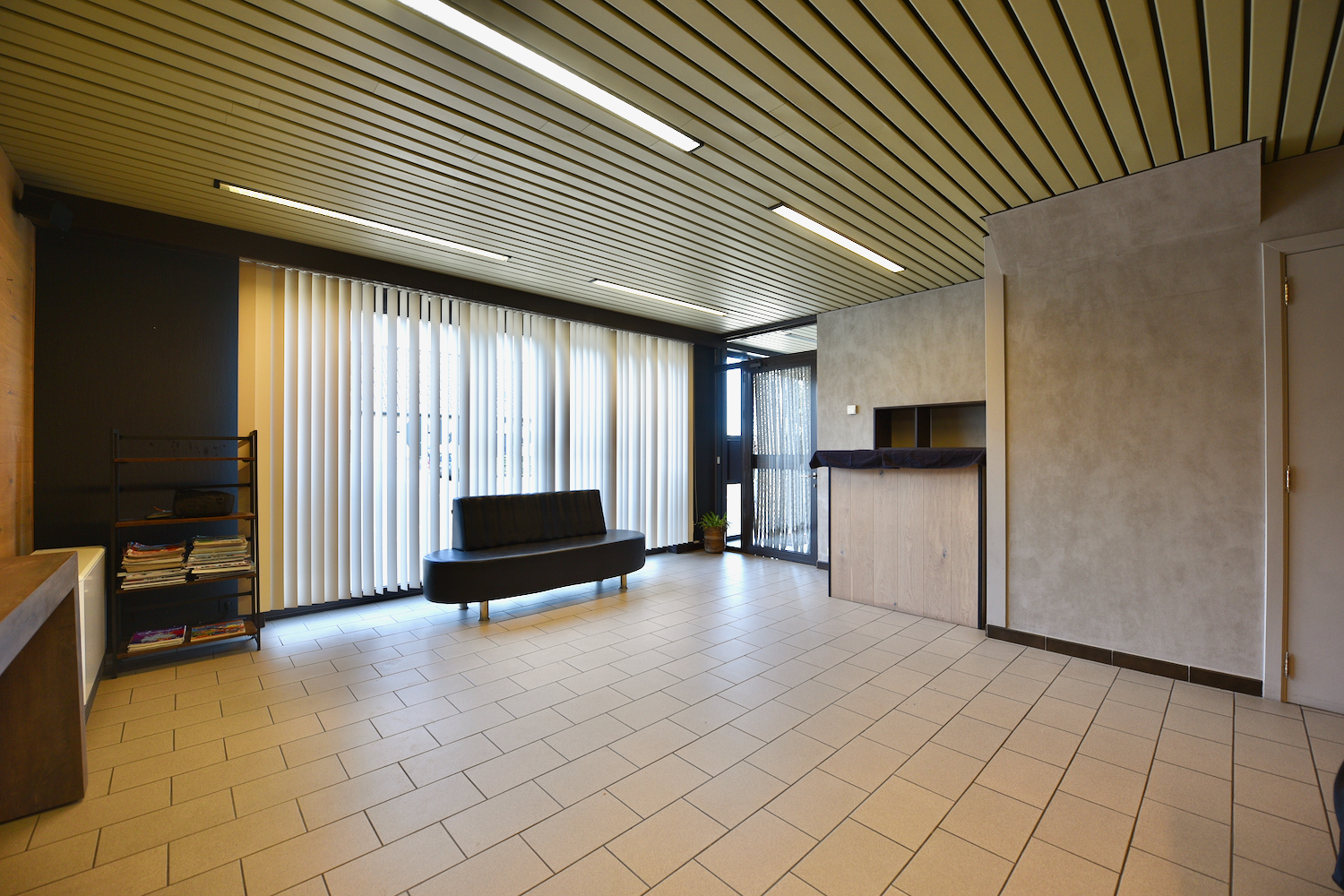 Mooi handelspand met een grote vitrine voor 595 EUR/maand - foto 3