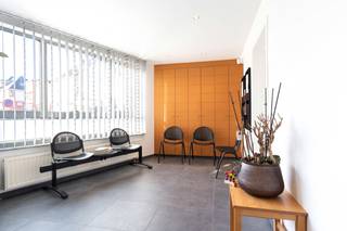 Are you looking for a modern and fully move-in-ready practice or office space in a strategic location?<br /><br />Then this commercial space of approximately 100 m² in the heart of Heverlee is exactly what you need!<br /><br />Features:<br /><br />Located in a prime location, in the center of Heverlee, within walking distance of the train station and easily accessible for your clients. Thanks to a recent renovation, this space combines modern comfort with functionality and offers high-quality finishes.<br /><br />Spacious layout:<br /><br />- Four separate treatment rooms/office spaces.<br />- A generous entrance hall with an adjacent waiting area and reception.<br />- Practical kitchenette for your convenience.<br />- Outdoor space: enjoy a terrace and a garden, perfect for creating a pleasant work environment.<br />- Additional amenities: a shared basement accessible via a garage door, ideal for securely storing bicycles or extra storage space.<br /><br />This practice/office space offers numerous possibilities for various professionals.<br /><br />Are you interested? Feel free to contact us for more information or to schedule a viewing!