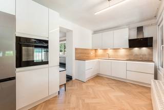 Welkom in de Eikendreef 7 in Leopoldsburg. Deze adembenemende woning is gelegen aan de rand van het bos in een prachtige groene omgeving. De...