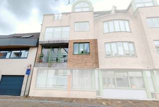 Dit stijlvol afgewerkte appartement op het eerste verdiep bevindt zich op een topligging in het centrum van Tielt en is momenteel...