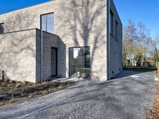 Wonen in Pulle (Zandhoven) in een landelijke sfeer. Op een steenworp van wandelwegen en bosrijke paden.Deze 2 aparte (halfopen) woningen zijn gebouwd...