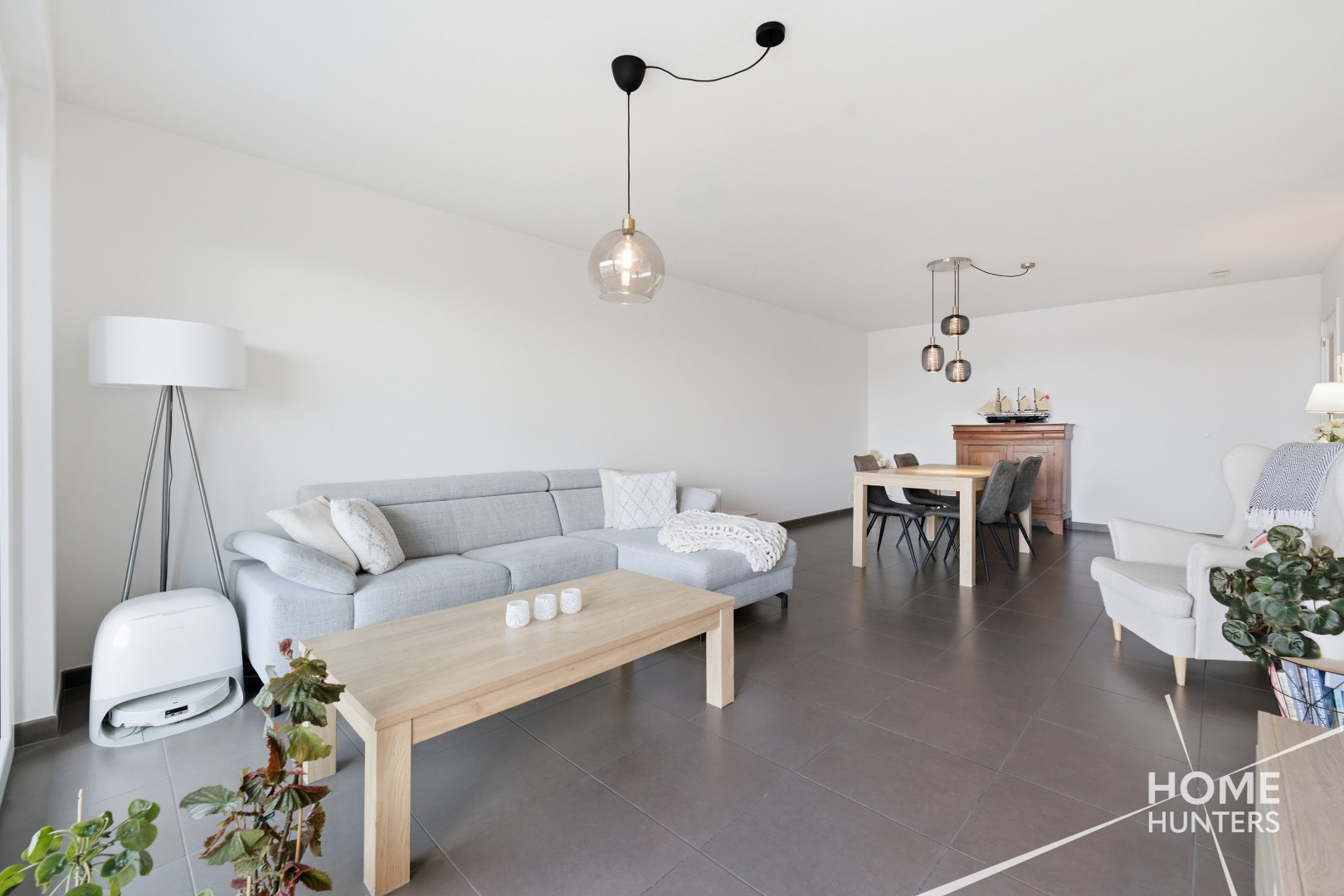 Ruim appartement met twee slaapkamers, een vernieuwde badkamer en 2 unieke terrassen. - foto 4