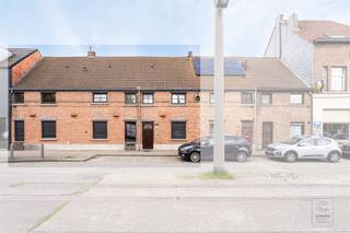 Opbrengsteigendom bestaande uit twee appartementen en twee studio's op een perceel van 568 m² gelegen en op een uitstekende locatie te...