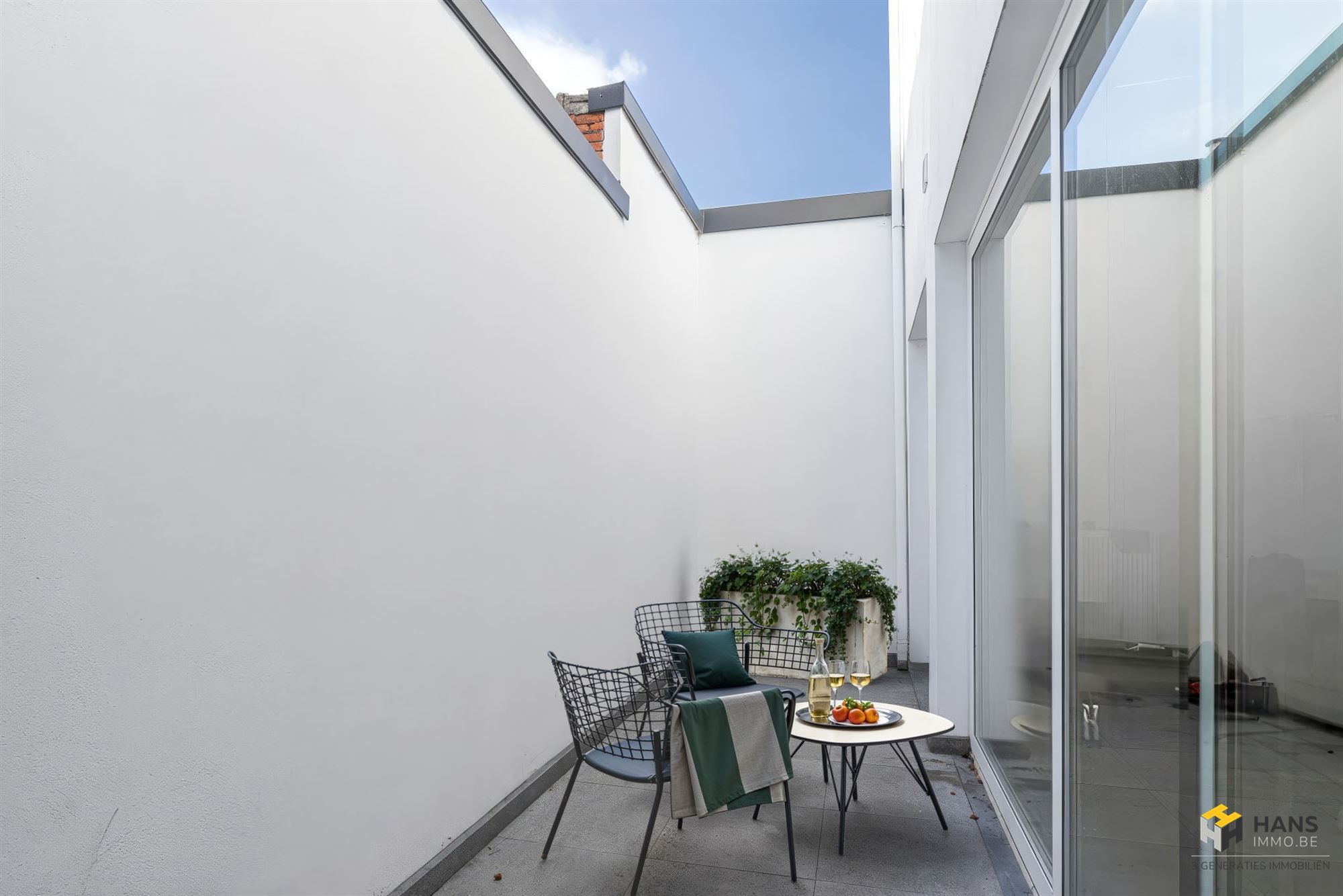 Instapklare woning (189m²) met 4 slaapkamers, 2 badkamers en buitenruimte (16 m²) in Mortsel. - foto 4