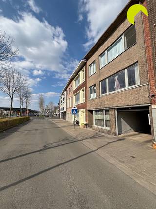 In een afgesloten garagecomplex in de Sint-Benedictusstraat, bieden we 2 garageboxen afzonderlijk of tesamen te koop aan (€19.000 per box).Het...