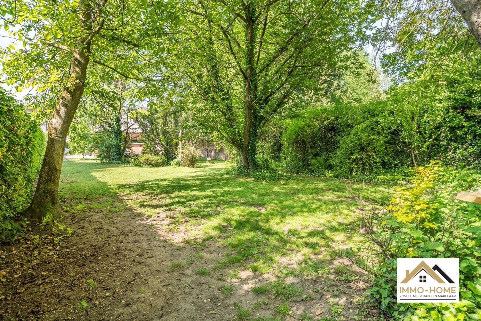 Instapklare woning met praktijkruimte en vrijstaande garage! - foto 5