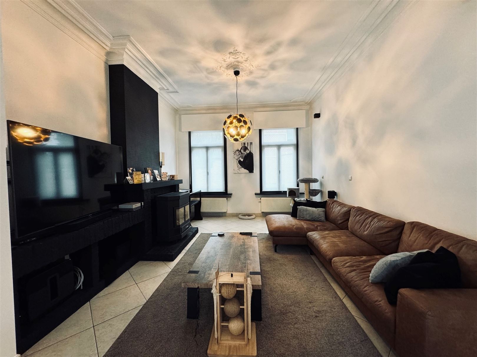 Woning met drie slaapkamers en garages/opslagplaatsen - foto 5