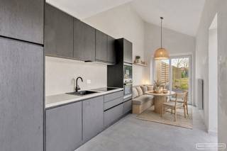 Ontdek deze gerenoveerde woning, ideaal gelegen vlakbij het centrum van Avelgem. Alles wat je nodig hebt ligt op wandelafstand: winkels,...