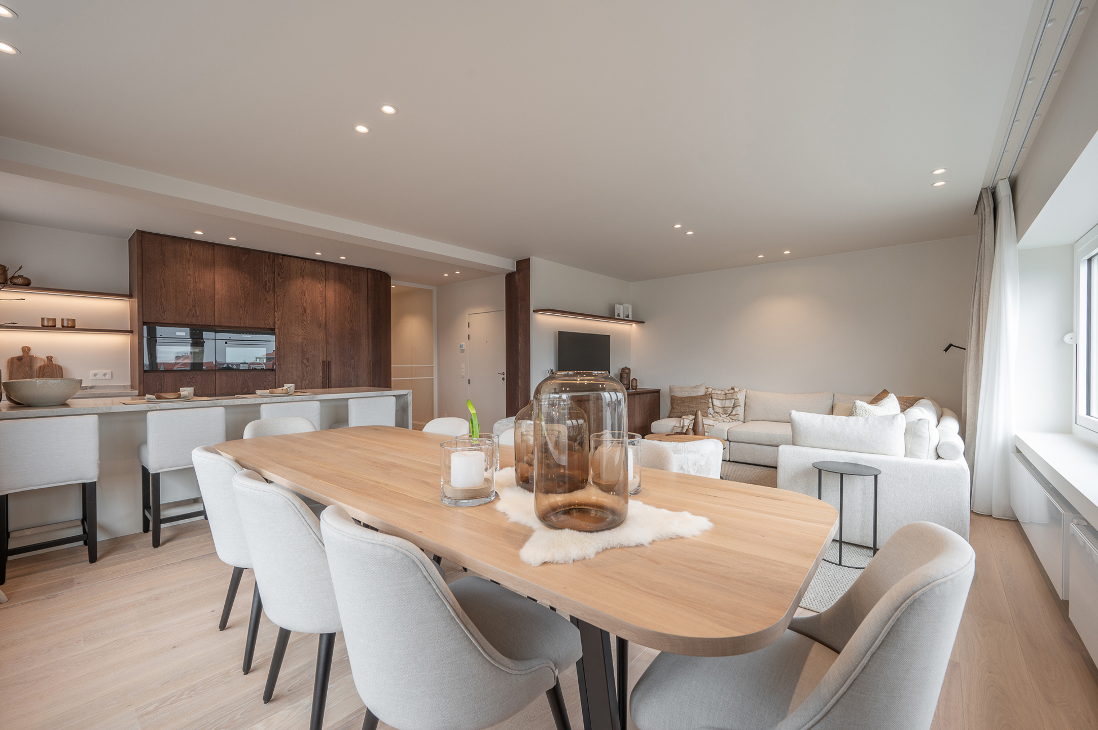 HOEKAPPARTEMENT, volledig gemeubileerd, vlakbij de Zeedijk.. - foto 3