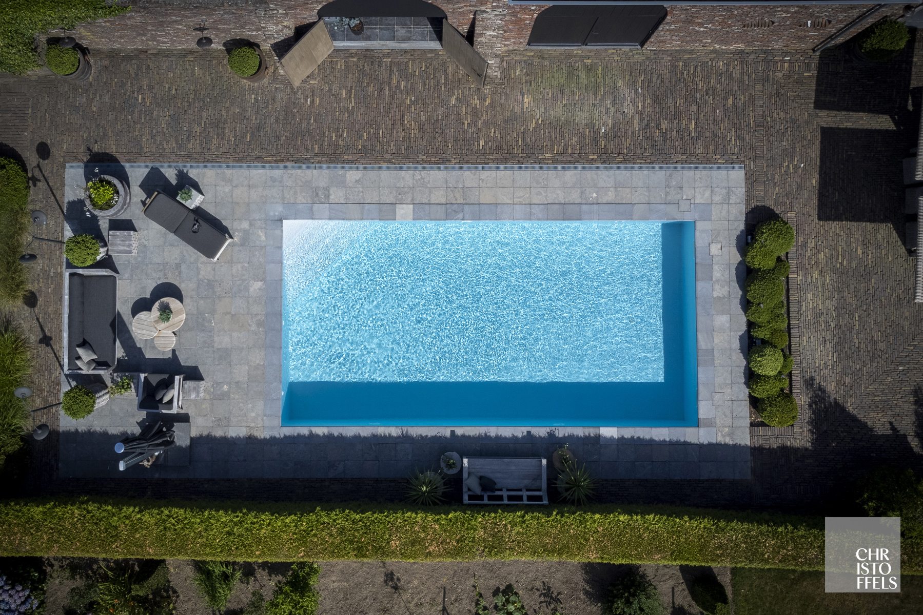 Stijlvolle herenvilla van 533 m² met zwembad, wintertuin en gastenverblijf nabij de Nederlandse grens! - foto 2