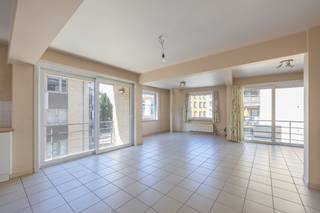 * Dit hoekappartement is gelegen in de Pastoor Pypestraat te Oostende in hartje Oostende, een centrale en toch zeer rustige ligging. * Gezien de...