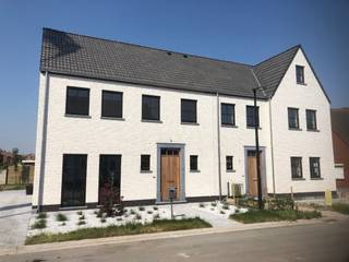 Découvrez quatre maisons jumelées neuves (lots 6, 11, 15, 16) dans la Zilverbergstraat à Desselgem, une sous-commune calme de Waregem à proximité...