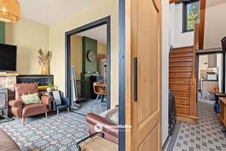 Ben je op zoek naar een gezellige woning met potentieel? Dan is deze <strong>knusse woning in Wachtebeke</strong> misschien wel jouw nieuwe thuis!<br /><br />De woning beschikt over <strong>2 slaapkamers, een vernieuwde badkamer en een functionele keuken</strong>. Achteraan geniet je van een <strong>tuintje,</strong> dat ideaal is om te ontspannen, te barbecueën of kinderen veilig buiten te laten spelen.<br />Deze woning is bijzonder geschikt voor een koppel, alleenstaande of startend gezin. Bovendien geniet je van een gunstige ligging, dicht bij winkels, scholen, openbaar vervoer en andere voorzieningen.<br /><br />De woning beschikt momenteel over een <strong>EPC-label F</strong>. Voor woningen met EPC-label E of F geldt in Vlaanderen een <strong>renovatieverplichting</strong>: de nieuwe eigenaar dient de woning <strong>binnen 6 jaar </strong>na de authentieke akte energetisch te renoveren tot minstens EPC-label D. <br />Dit biedt meteen ook een mooie opportuniteit om de woning volledig naar eigen smaak én hedendaagse energienormen verder te renoveren.<br /><br />Kortom: een charmante starterswoning met 2 slaapkamers, een vernieuwde badkamer, een gezellig tuintje en tal van mogelijkheden, op een vlot bereikbare locatie in Wachtebeke.<br /><br />Heb je interesse in deze woning? Neem dan contact op via <strong>0472770919 </strong>of mail naar <strong>louise@immomamo.be </strong><br />