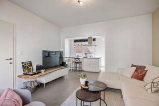 Gezellige en lichtrijke instapklare woning in een rustige straat op wandelafstand van de dijk!Met 110 vierkante meter bewoonbare oppervlakte is dit...