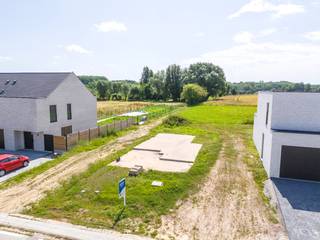 Deze bouwgrond voor een open bebouwing is gelegen in de landelijke en immer rustige deelgemeente Sint-Goriks-Oudenhove, doch het centrum van...