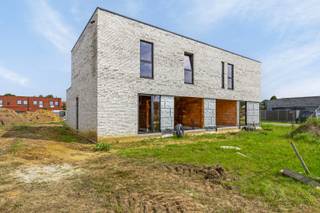 Reeds 60% verkocht. Maak een afspraak om de modelwoning (zie woonvideo) te bezichtigen. Onmiddellijk beschikbaar !Woonproject "Braam" bestaat uit 4...