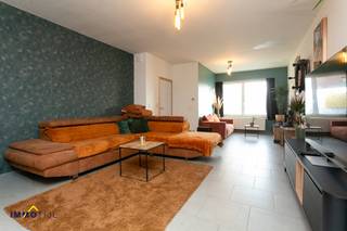 In de Koning Albertstraat, op korte afstand van het centrum van Sint-Gillis en station, vindt u deze, perfect onderhouden, instapklare woonst met...