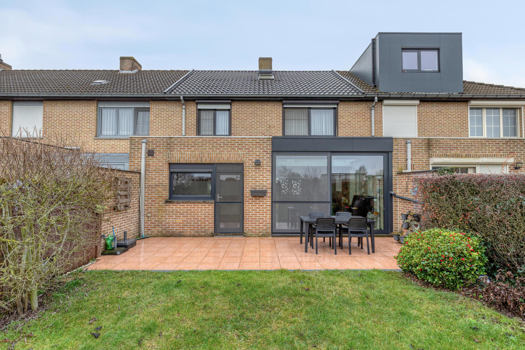 Gunstig gelegen woning met drie slaapkamers en garage - foto 2