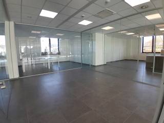 ENERGIENEUTRALE KANTOORRUIMTE van 22,50m² TE HUUR IN MAASEIK.EXTRA INFORMATIE- Maandelijkse huurprijs: vanaf 416 EUR.- Maandelijkse...