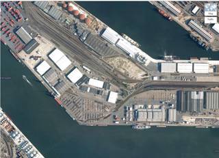 Magazijn van 8100m² te huur in het Hansadok in de haven van Antwerpen, hoogte 7m en 3 buitenpoorten