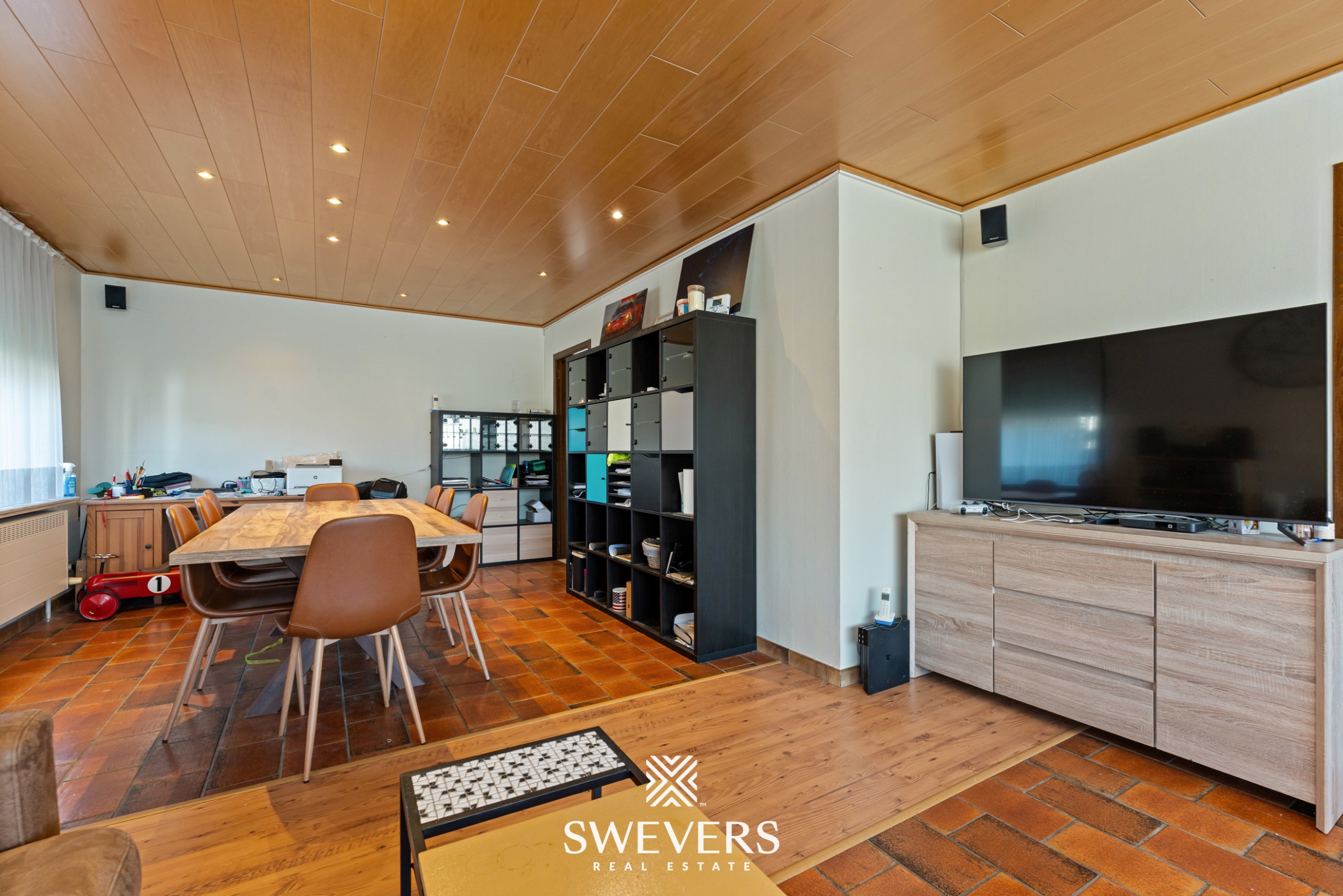 Instapklare splitlevelwoning met 5 slaapkamers rustige en centrale gelegen - foto 2