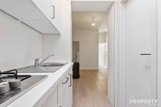  Volledig instapklare starterswoning in het centrum van KortrijkWoning werd in 2024 volledig opgefrist, elektriciteit conform, nieuwe veluxen, dak...