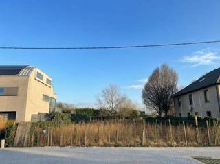 Bouwgrond van bijna 8are op gunstig gelegen locatie nabij Tivolipark!Op dit perceel bestaan twee ontwikkelingsscenarios, conform de geldende...