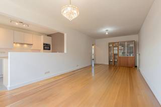 Op een rustige locatie te Sint-Amands, gelegen langs de oevers van de Schelde, treffen we dit instapklaar appartement op de eerste verdieping.Bij het...