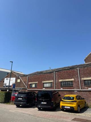 Kenmerken van het perceel: * Locatie: Centrum Hoeilaart – rustige straat met vlotte verbinding naar Brussel en de Ring * Bestemming: Residentieel –...