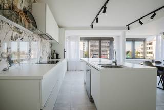 Location<br /><br />Centrally located within walking distance of the Blaarmeersen and Coupure and within cycling distance of the city centre. Easy access to public transport and the R4/E17/E40 motorways.<br /><br />Layout<br /><br />The flat is located on the 3rd floor and comprises: a spacious entrance hall, a guest toilet, a bright living room with dining area and open fully equipped kitchen with access to the terrace, a laundry room with walk-in shower, the first bedroom with terrace, a bathroom with walk-in shower and double sink, an extra storage room, the second bedroom with double bed and third bedroom. Each room is heated and cooled with a heat pump. This flat comes with the option to purchase a parking space, which is a definite bonus for everyday convenience.<br /><br />Advantages<br /><br />- Ready to move in<br />- Energy efficient<br />- Spacious<br />- Location<br /><br />For more information or to make an appointment, please contact Andreas on 0472/61.00.00.