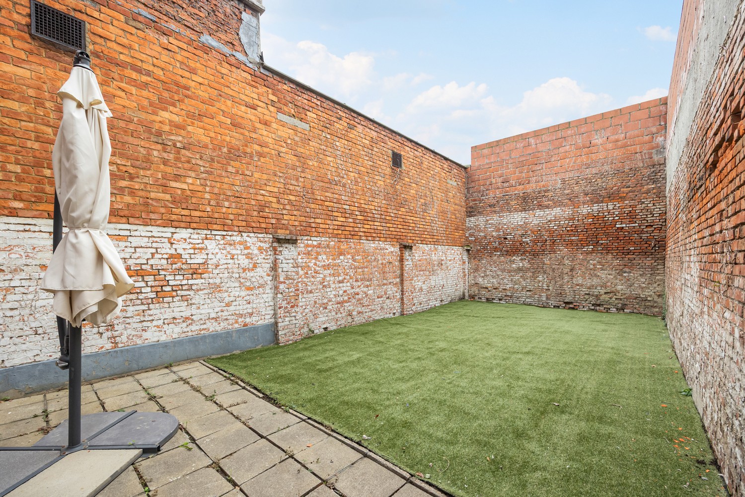 Immeuble de rapport à rafraîchir – commerce + 2 appartements - photo 4