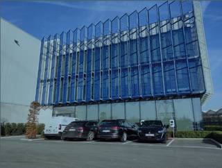 This modern and energy-efficient office of 236 m² is immediately available and perfect for a smooth start. Located in a strategic location,...