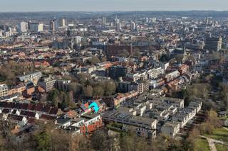 Deze unieke penthouse combineert rust en panoramische uitzichten op een uitzonderlijke manier en is gelegen op een gegeerde, rustige locatie binnen...