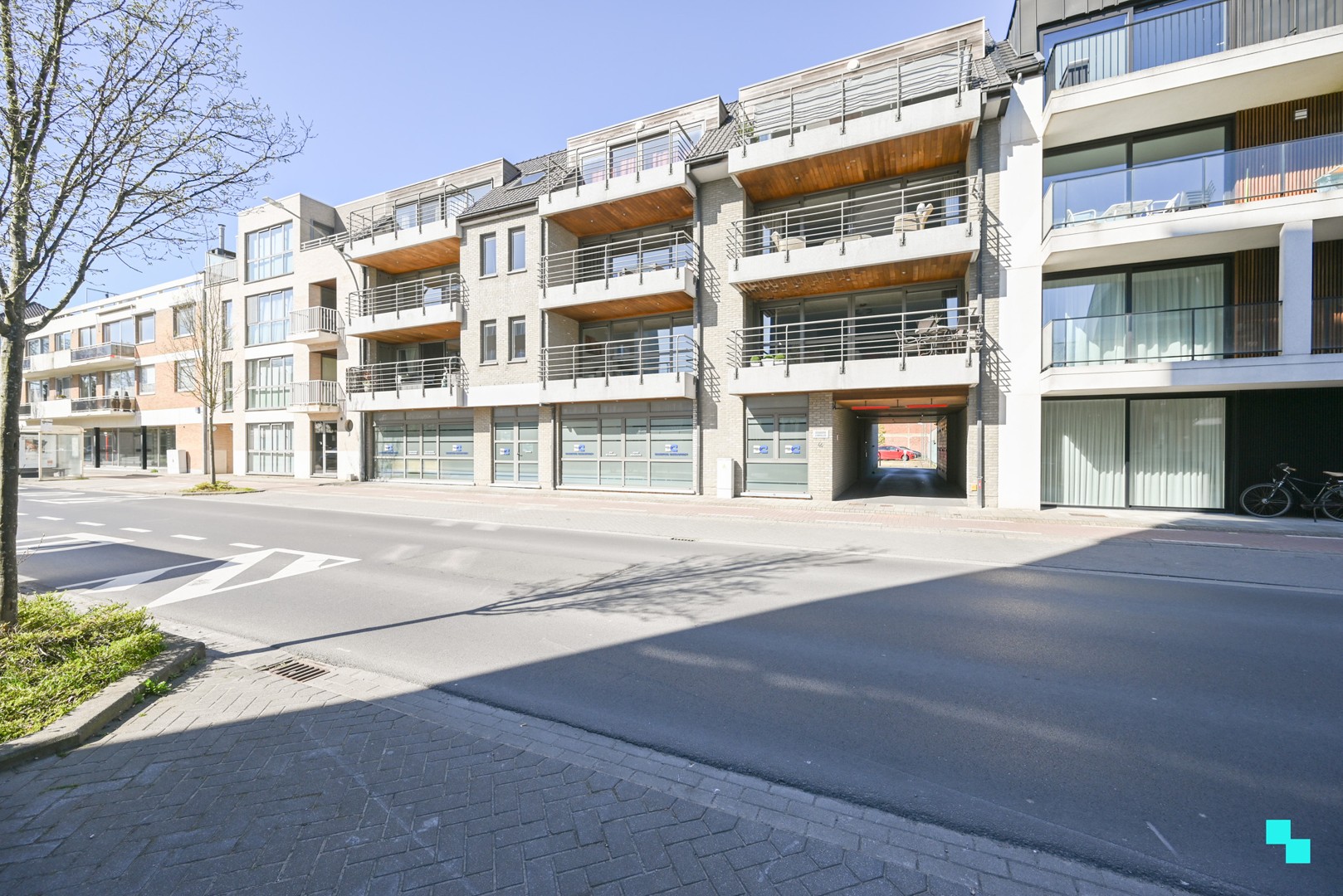 Uiterst commercieel en vlot bereikbaar handelspand (340 m²) te Izegem - foto 1