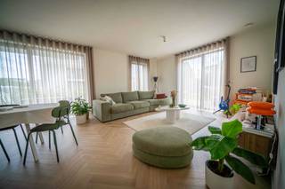 In een rustige, recente verkaveling vlak bij het centrum van Hoogstraten vind je dit modern energiezuinige nieuwbouwappartement op het...