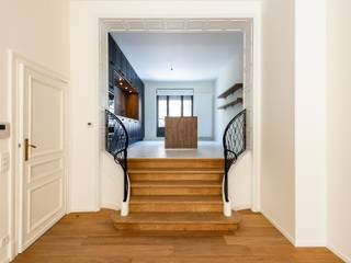 Idéalement située dans le quartier du Châtelain, maison de Maître d'une surface brute selon PEB de ± 380 m² entièrement rénovée, offrant six...