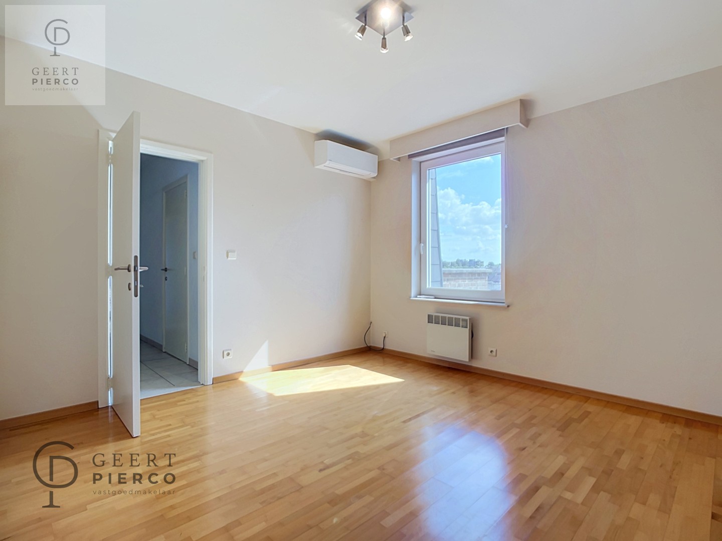 Ruim appartement in het hartje van Landen - foto 5