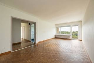 <p><span>Living in Zuid, with the city at your feet</span></p><p><span> </span></p><p><span>On Brederodestraat, everything is within easy reach. From Marnixplaats and the new Zuidpark to cozy cafés, shops, and the Scheldt quays. </span></p><p><span>Located on the seventh floor of this building is this well-maintained two-bedroom apartment with a spacious terrace. A place where light and views take center stage.</span></p><p><span> </span></p><p><span>• Located in the bustling Antwerp-Zuid<br />• Apartment on the 7th floor<br />• Two bedrooms<br />• Spacious living area with plenty of natural light<br />• Terrace with unobstructed views<br />• Near shops, public transportation, and major roads</span></p><p><span> </span></p><p><span>Inside, the pleasant living area immediately catches your eye. Large windows provide plenty of natural light and let the view flow freely into the space. The original hardwood floors give the room warmth and character. There’s plenty of room here for a cozy sitting area and a long dining table where you’ll happily linger a little longer.</span></p><p><span> </span></p><p><span>The kitchen is separate and practically laid out with ample storage and counter space. It also features a subtle retro touch that perfectly complements the apartment.</span></p><p><span> </span></p><p><span>There are also two full-sized bedrooms. The bathroom is equipped with a shower and a vanity unit.</span></p><p><span> </span></p><p><span>But the real showstopper is outside. The spacious terrace offers a surprisingly open view of the greenery and the skyline in the distance. </span></p><p><span> </span></p><p><span>An apartment for those who love living in the South, with everything within easy reach and a view that comes as a bonus.</span></p><p><span> </span></p><p><span>Come experience it for yourself and be surprised. Schedule your visit at <span>www.sinjoor.be</span></span><span> or call us at 03 283 05 00.</span></p><p><span> </span></p>
