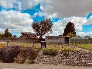 Perceel bouwgrond te koop in de Vredestraat voor open bebouwingLot 1: 3are24ca (breedte 20,09 meter, diepte 17,44m)Rustig gelegen in een...