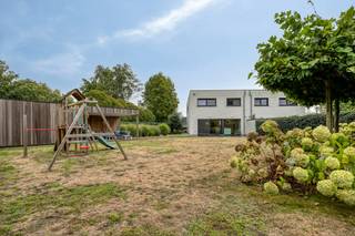 Recent (2022) spacious home with 220m2 of living area.<br /><br />This perfectly maintained four-bedroom home is located in a central and easily accessible location in Doornzele (public transport, R4 Ghent - Zelzate). A perfect combination of living! <br /><br />Through the entrance hall with guest toilet, you enter the spacious and bright living space where large windows and the wide sliding window provide a nice connection to the garden. Adjoining is the fully equipped open kitchen, with access to the laundry/utility room and the indoor garage. Through the large sliding window, you enter the south-west-facing garden with pool house. On the first floor, there are four bedrooms, a separate toilet, a large bathroom with every comfort and a technical room/storage room.<br /><br />This home also scores very well in terms of energy. With EPC label A (EPB -15), solar panels and a heat pump, the home is not only comfortable, but also energy efficient.<br />In addition, you will benefit from an exemption from cadastral income for another 3 years. In short, the ideal ready-to-move-in family home. <br /><br />Advantages:<br />- 4 full bedrooms<br />- EPC label A — EPB -15<br />- Solar panels<br />- Heat pump<br />- Home automation<br />- Spacious and bright living space<br />- Fully equipped open kitchen<br />- Indoor garage<br />- Southwest-facing garden<br />- Pool house<br />- Extra parking<br />- Quiet location<br />- Excellent accessibility to Ghent, Zelzate and R4<br />- 3 more years of AI exemption<br /><br />You can consult Dewaele DIY's general terms and conditions at any time via dewaele.com<br /><br />Register of measures: no