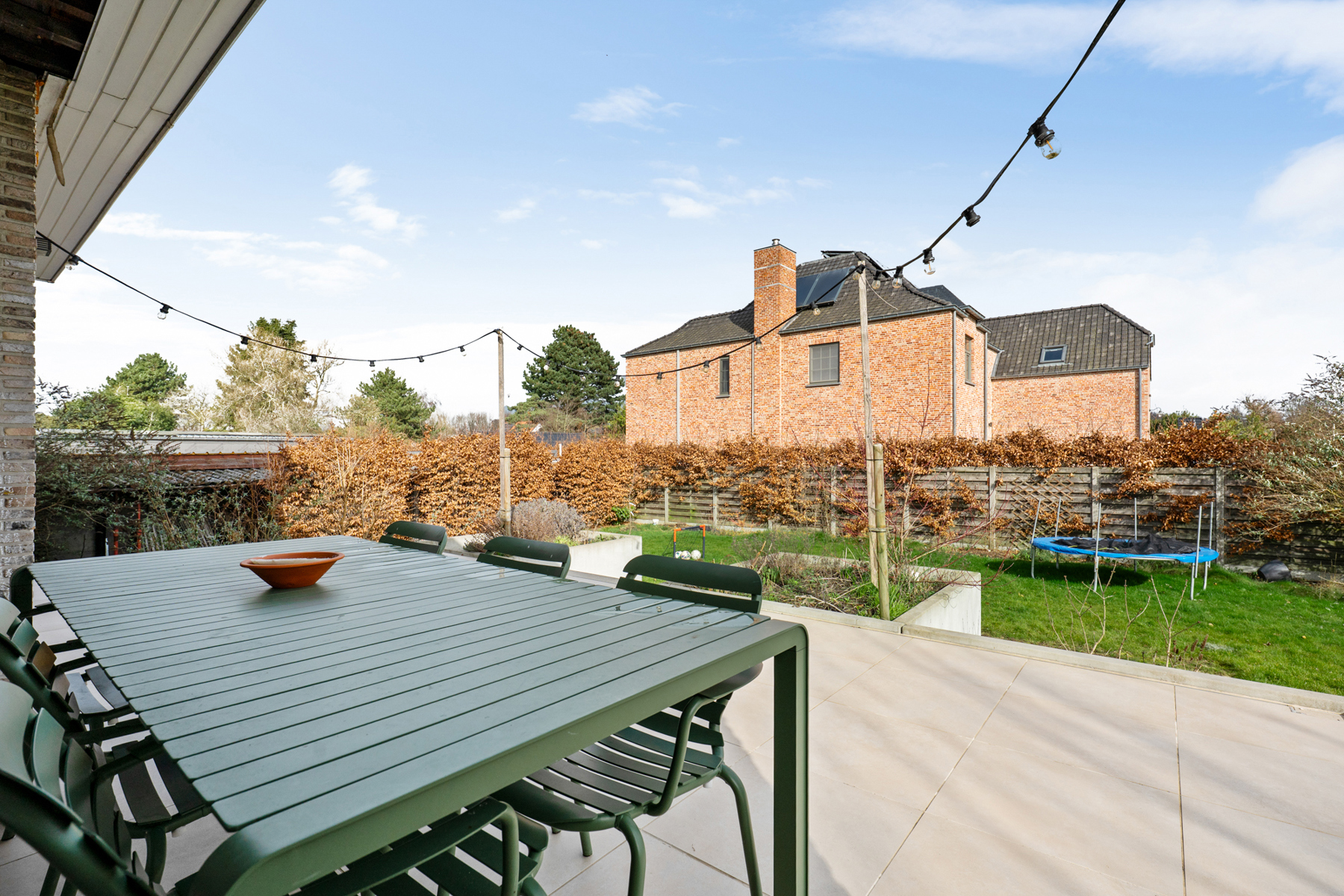 Villa met 5 slaapkamers, 2 badkamers en een ruime kelder. - foto 4