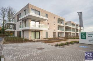 De liggingDit luxueus appartement is gelegen op de tweede verdieping van residentie "Kruishove", nabij het centrum van Kruishoutem en midden in een...