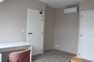 Deze kamer (nr. 8) maakt deel uit van een gebouw waarin zich 9 studentenkamers bevinden en is gelegen op 500m van het station en wandelafstand van...